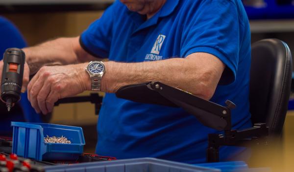 Support de bras ergonomique LEVA en montage et assemblage