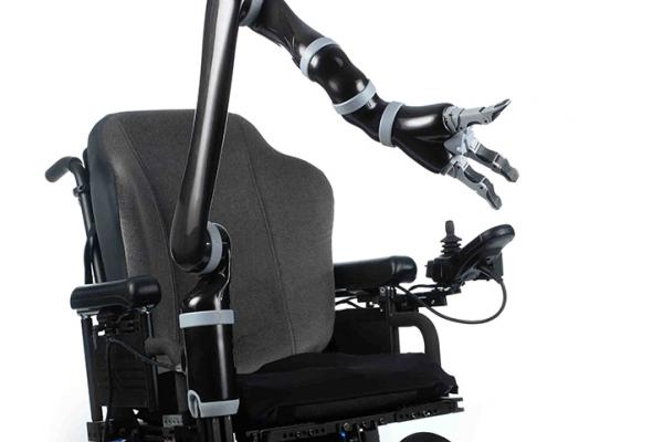 Bras robotisé Jaco® sur un fauteuil